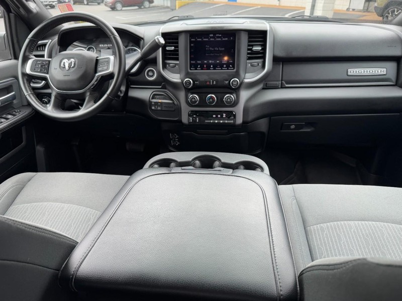 Ram 2500 Vehicle Full-screen Gallery Image 11