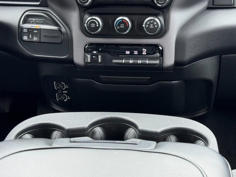 Ram 2500 Vehicle Full-screen Gallery Image 14