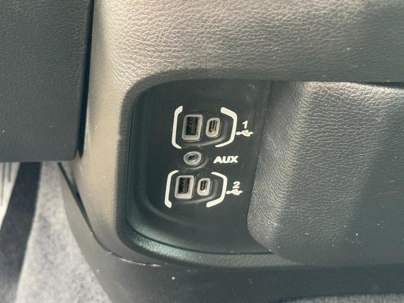 Ram 2500 Vehicle Full-screen Gallery Image 18