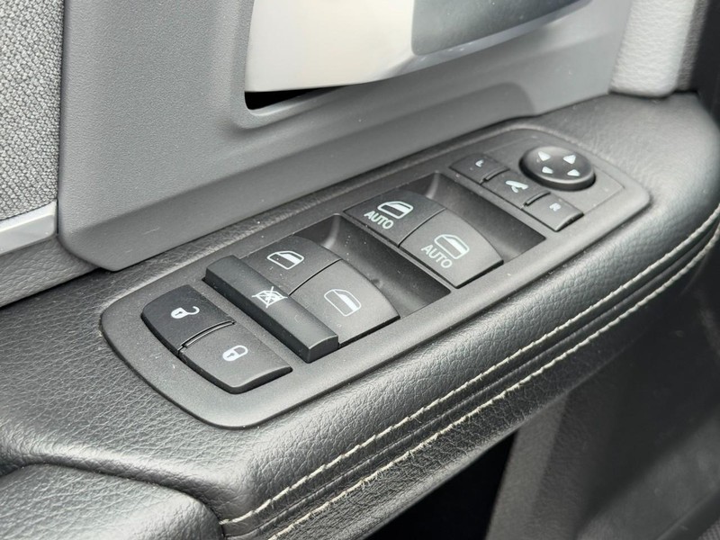 Ram 2500 Vehicle Full-screen Gallery Image 20