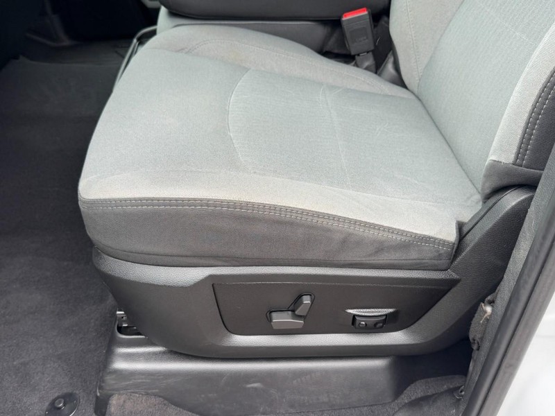 Ram 2500 Vehicle Full-screen Gallery Image 21