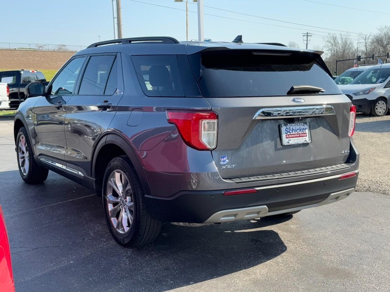 Ford Explorer Vehicle Full-screen Gallery Image 07