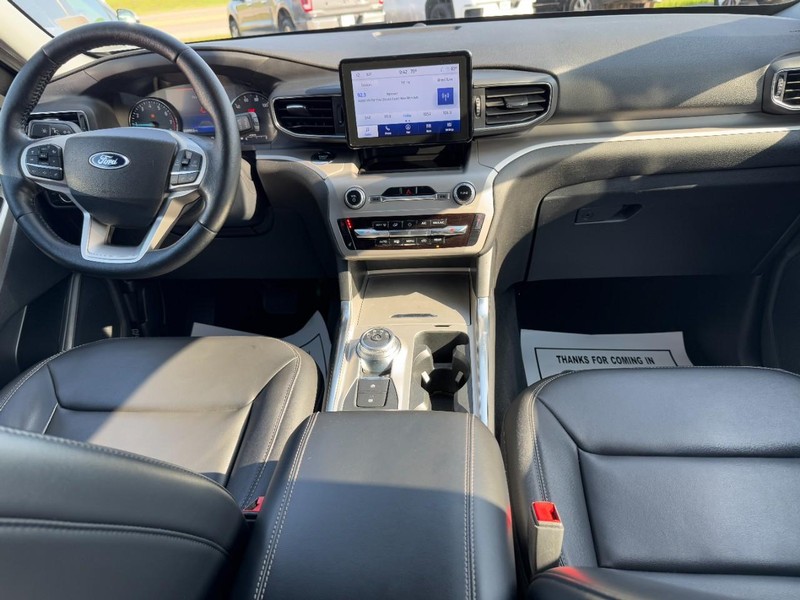 Ford Explorer Vehicle Full-screen Gallery Image 13