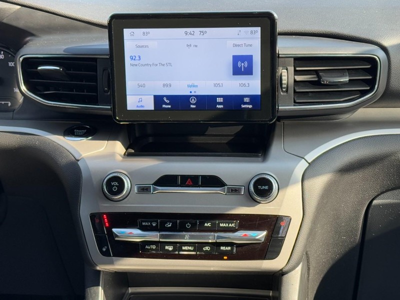 Ford Explorer Vehicle Full-screen Gallery Image 15