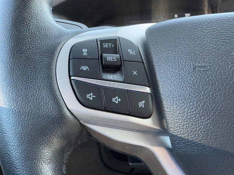 Ford Explorer Vehicle Full-screen Gallery Image 19