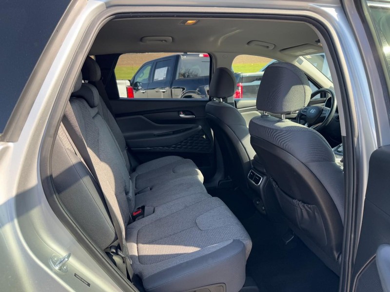 Hyundai Santa Fe Vehicle Full-screen Gallery Image 10