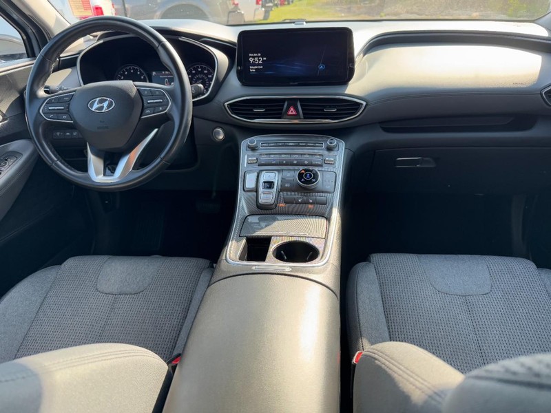 Hyundai Santa Fe Vehicle Full-screen Gallery Image 11