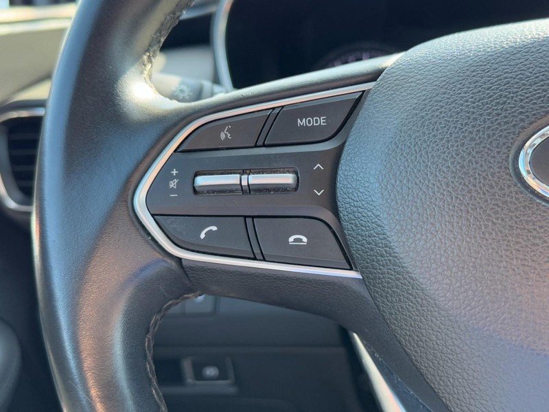 Hyundai Santa Fe Vehicle Full-screen Gallery Image 16