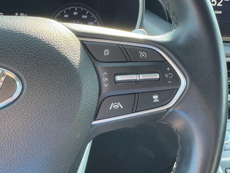 Hyundai Santa Fe Vehicle Full-screen Gallery Image 17