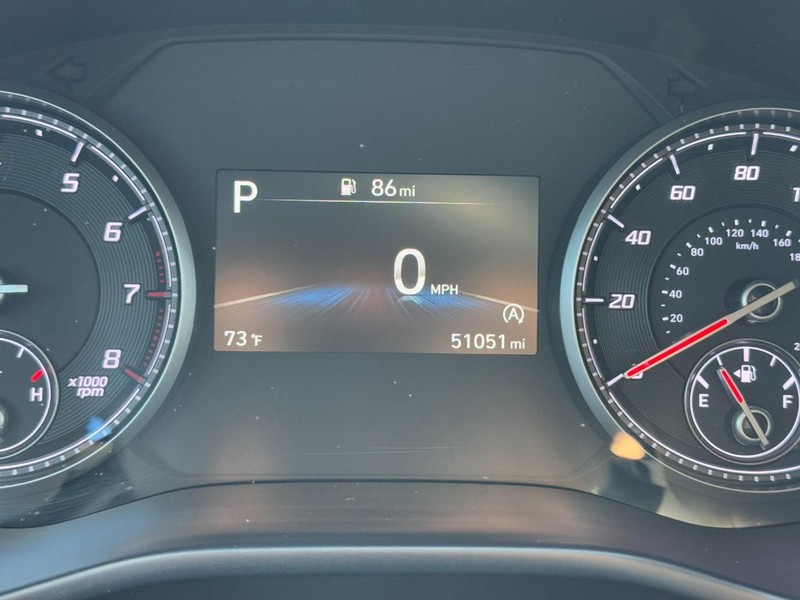 Hyundai Santa Fe Vehicle Full-screen Gallery Image 18