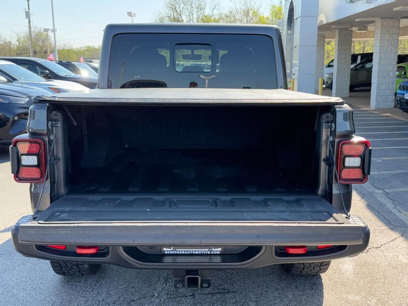 Jeep Gladiator Vehicle Full-screen Gallery Image 05