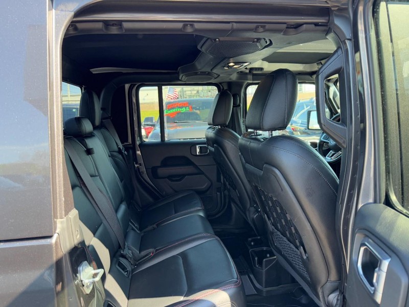 Jeep Gladiator Vehicle Full-screen Gallery Image 10