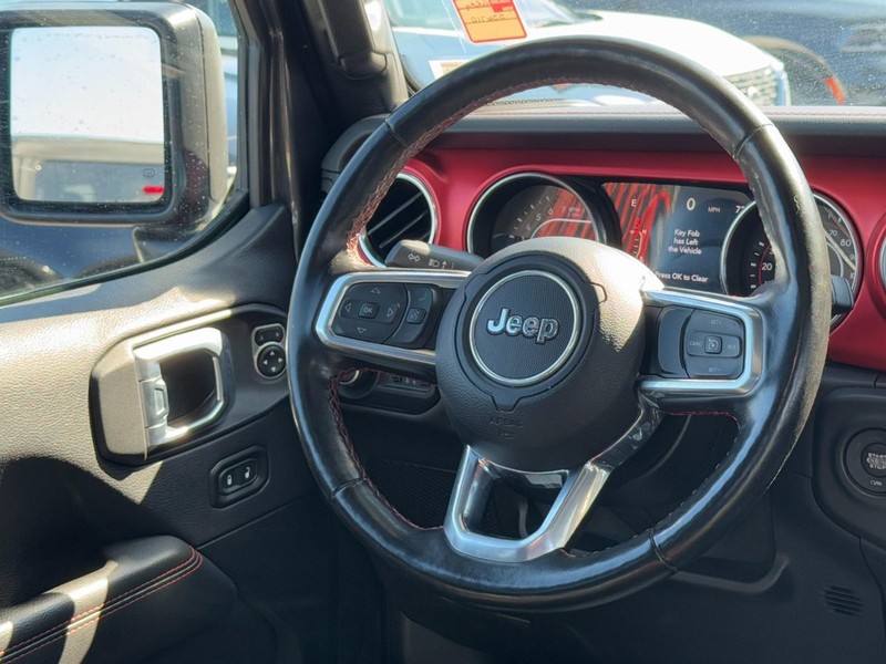 Jeep Gladiator Vehicle Full-screen Gallery Image 12