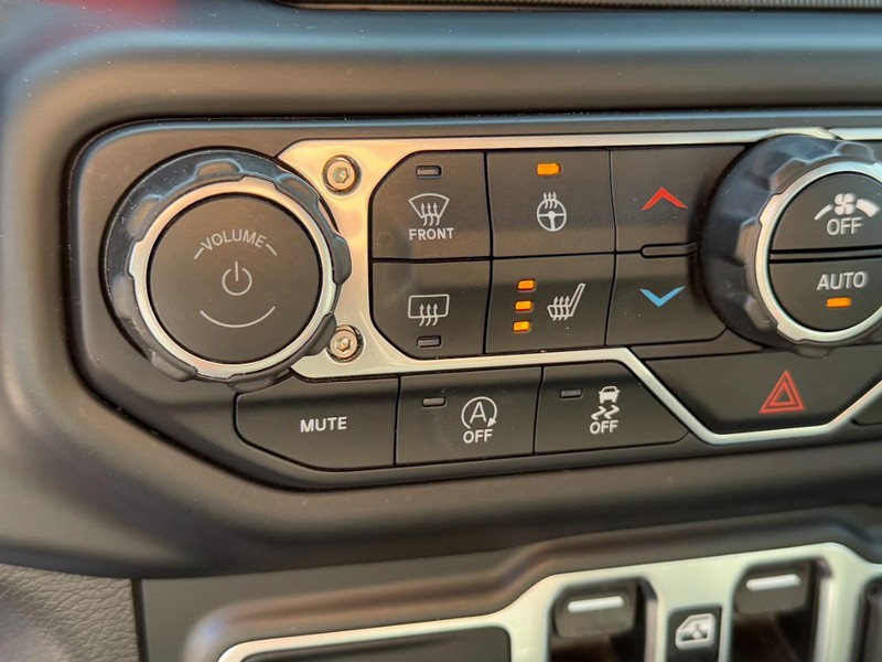 Jeep Gladiator Vehicle Full-screen Gallery Image 19