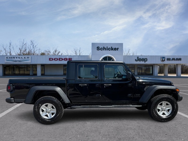 Jeep Gladiator Vehicle Full-screen Gallery Image 02
