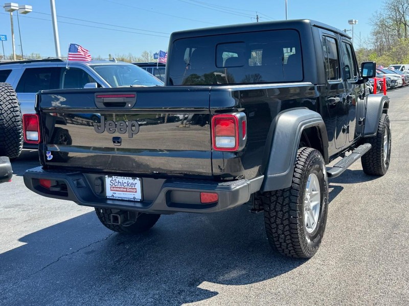 Jeep Gladiator Vehicle Full-screen Gallery Image 03