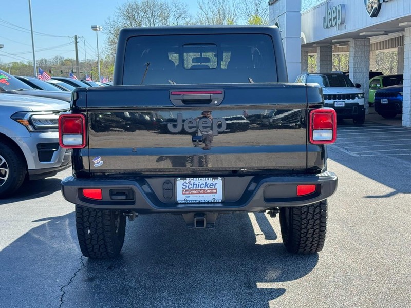 Jeep Gladiator Vehicle Full-screen Gallery Image 04
