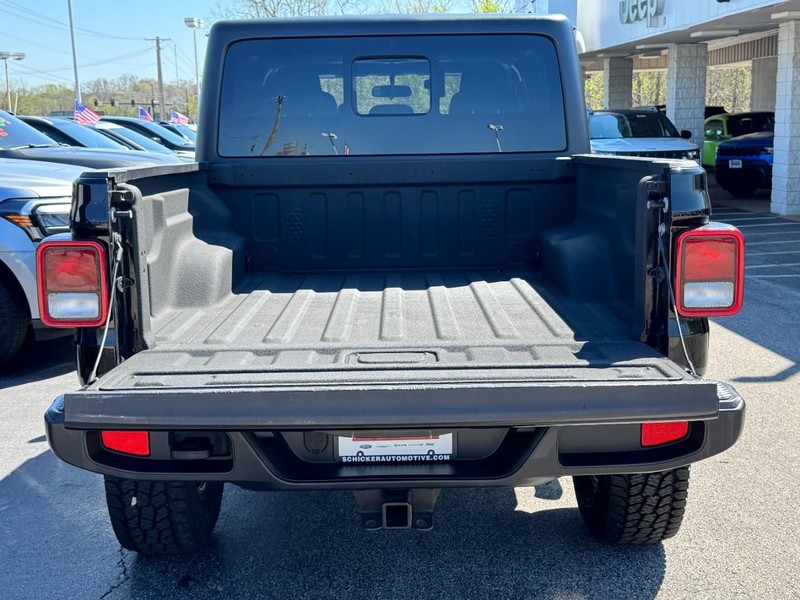 Jeep Gladiator Vehicle Full-screen Gallery Image 05