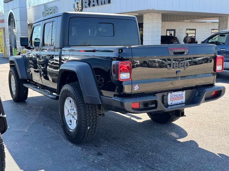Jeep Gladiator Vehicle Full-screen Gallery Image 06