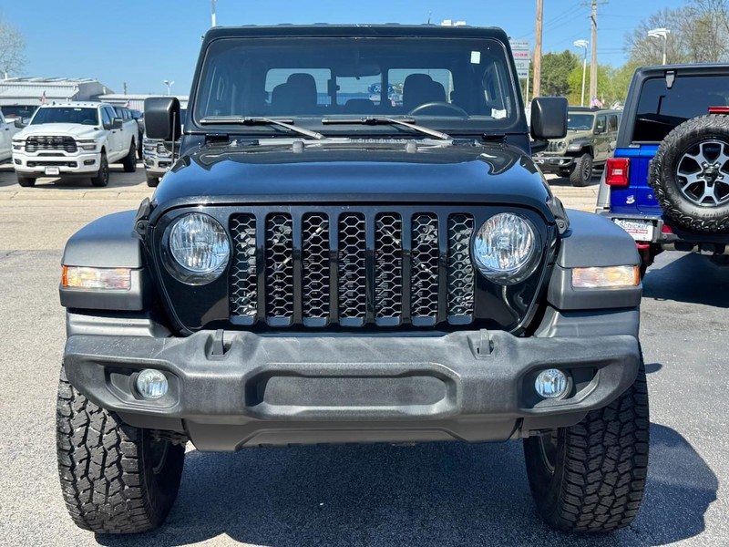 Jeep Gladiator Vehicle Full-screen Gallery Image 09