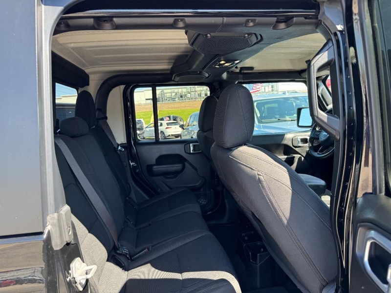 Jeep Gladiator Vehicle Full-screen Gallery Image 10