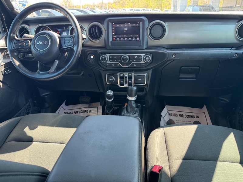 Jeep Gladiator Vehicle Full-screen Gallery Image 11