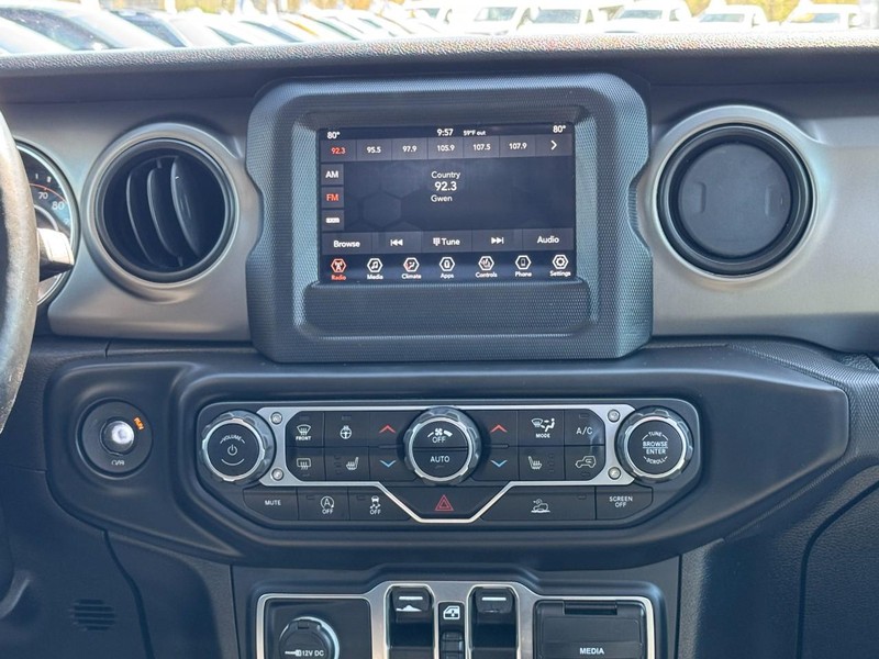 Jeep Gladiator Vehicle Full-screen Gallery Image 13