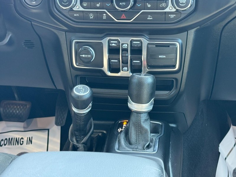 Jeep Gladiator Vehicle Full-screen Gallery Image 14