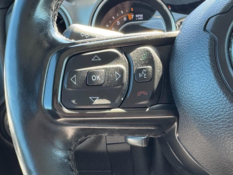 Jeep Gladiator Vehicle Full-screen Gallery Image 16