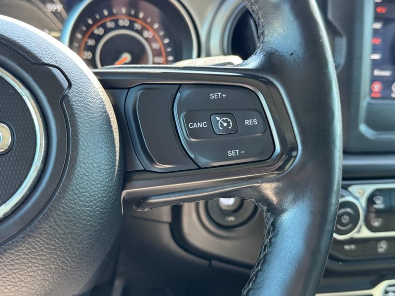 Jeep Gladiator Vehicle Full-screen Gallery Image 17