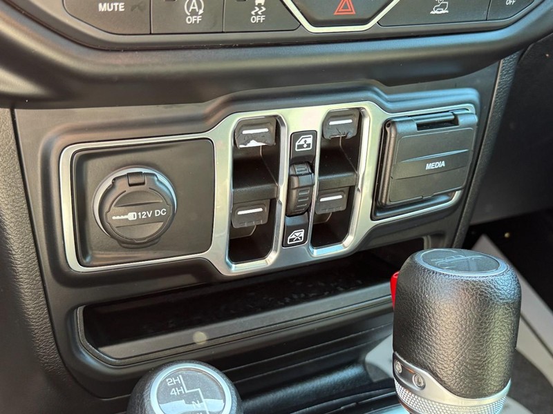 Jeep Gladiator Vehicle Full-screen Gallery Image 20