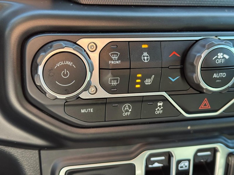 Jeep Gladiator Vehicle Full-screen Gallery Image 21