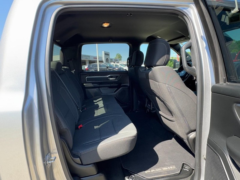 Ram 1500 Vehicle Full-screen Gallery Image 11