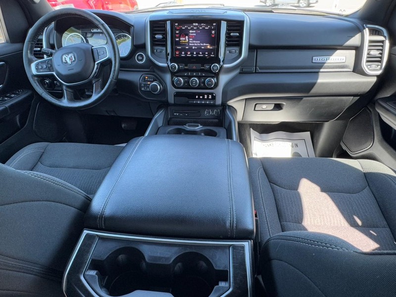 Ram 1500 Vehicle Full-screen Gallery Image 12