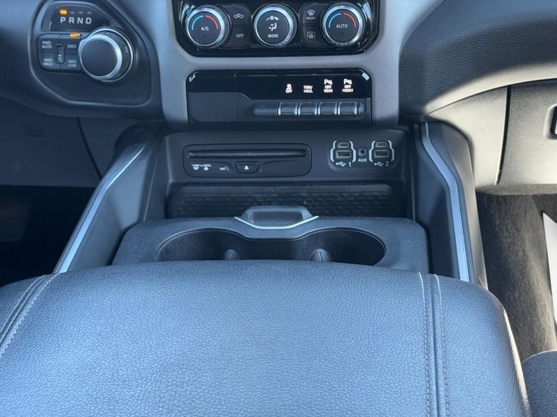 Ram 1500 Vehicle Full-screen Gallery Image 15
