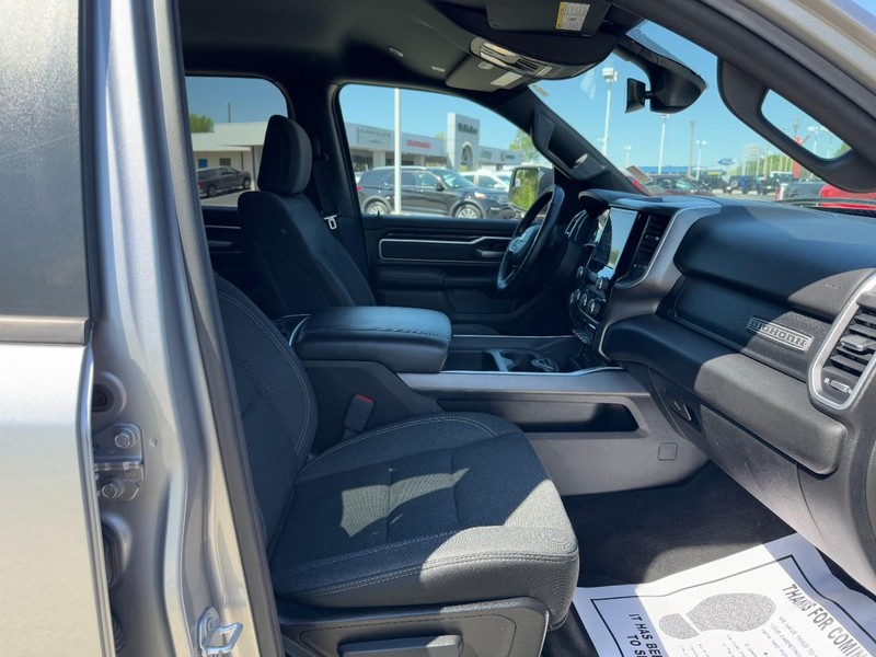 Ram 1500 Vehicle Full-screen Gallery Image 16