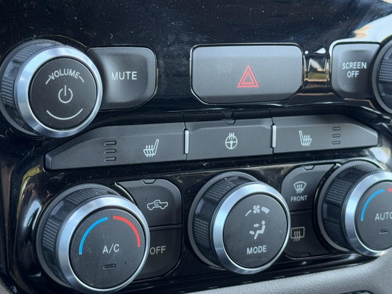 Ram 1500 Vehicle Full-screen Gallery Image 22