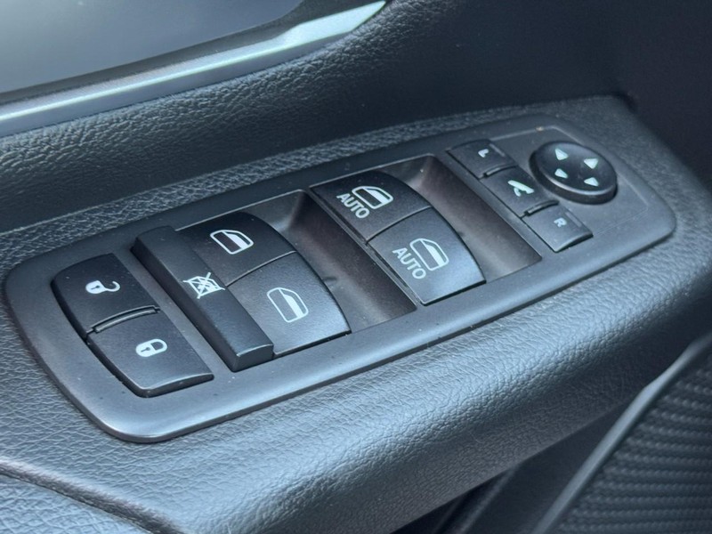 Ram 1500 Vehicle Full-screen Gallery Image 25
