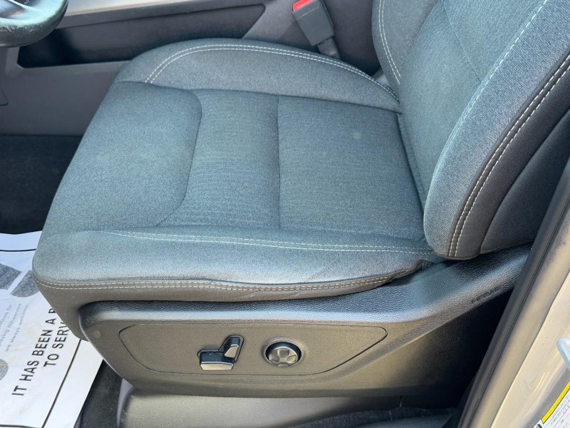 Ram 1500 Vehicle Full-screen Gallery Image 26
