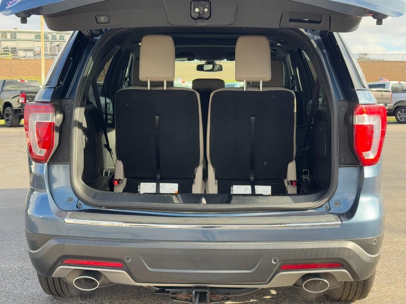 Ford Explorer Vehicle Full-screen Gallery Image 04