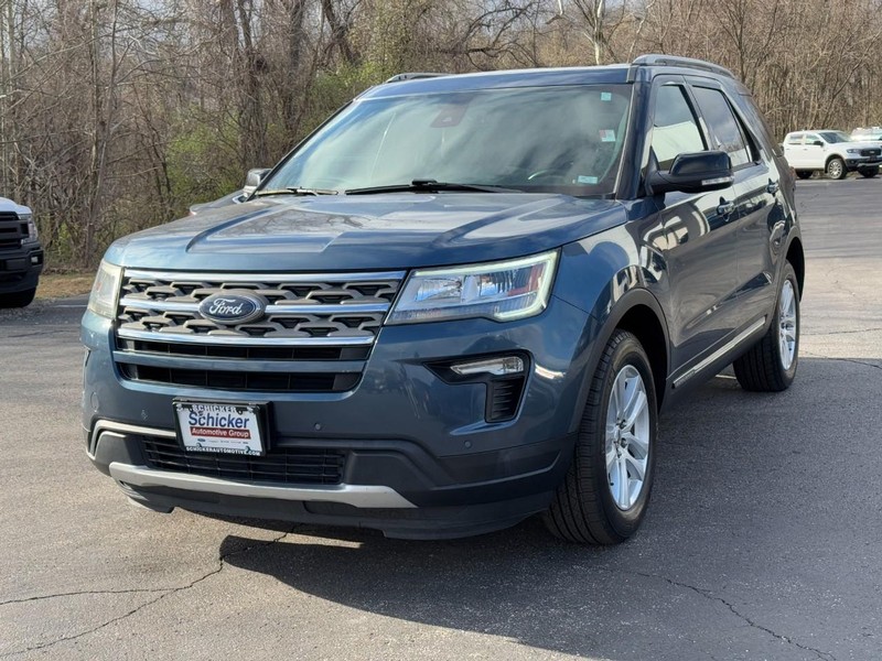 Ford Explorer Vehicle Full-screen Gallery Image 08