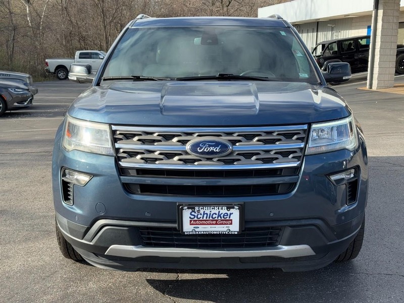 Ford Explorer Vehicle Full-screen Gallery Image 09