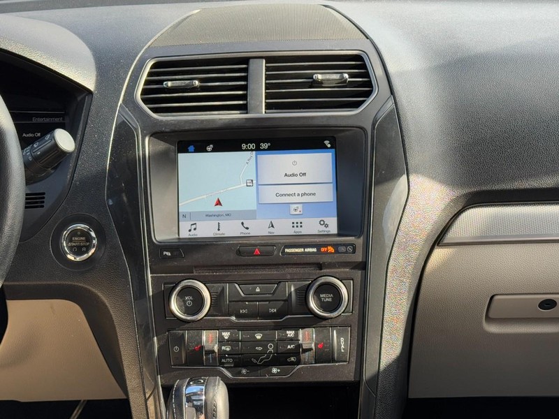 Ford Explorer Vehicle Full-screen Gallery Image 14