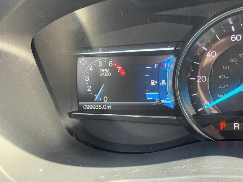 Ford Explorer Vehicle Full-screen Gallery Image 20