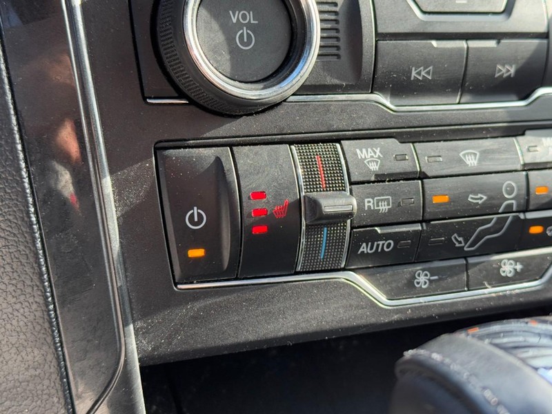 Ford Explorer Vehicle Full-screen Gallery Image 21