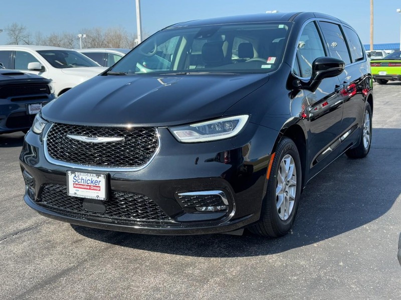 Chrysler Pacifica Vehicle Full-screen Gallery Image 08