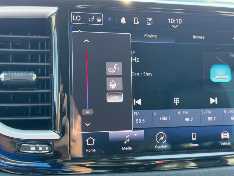 Chrysler Pacifica Vehicle Full-screen Gallery Image 22