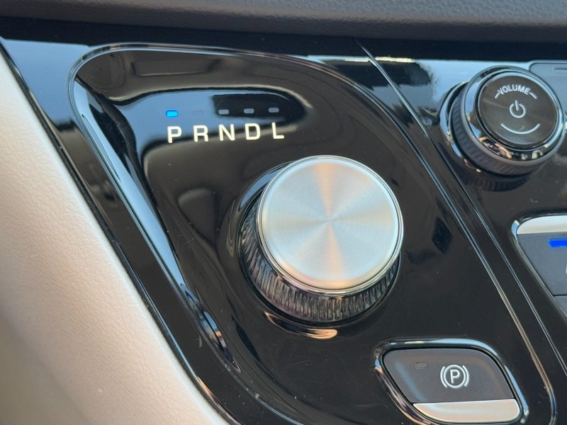 Chrysler Pacifica Vehicle Full-screen Gallery Image 22