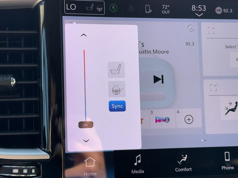 Chrysler Pacifica Vehicle Full-screen Gallery Image 23