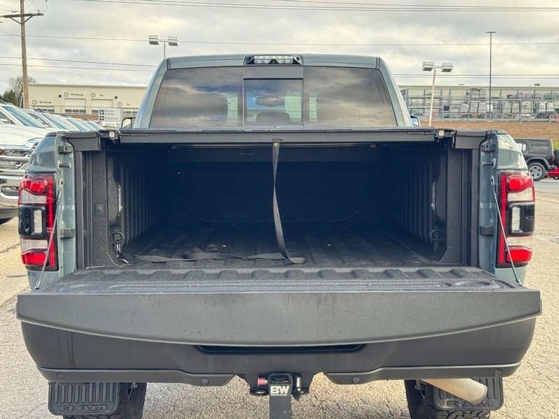 Ram 2500 Vehicle Full-screen Gallery Image 04